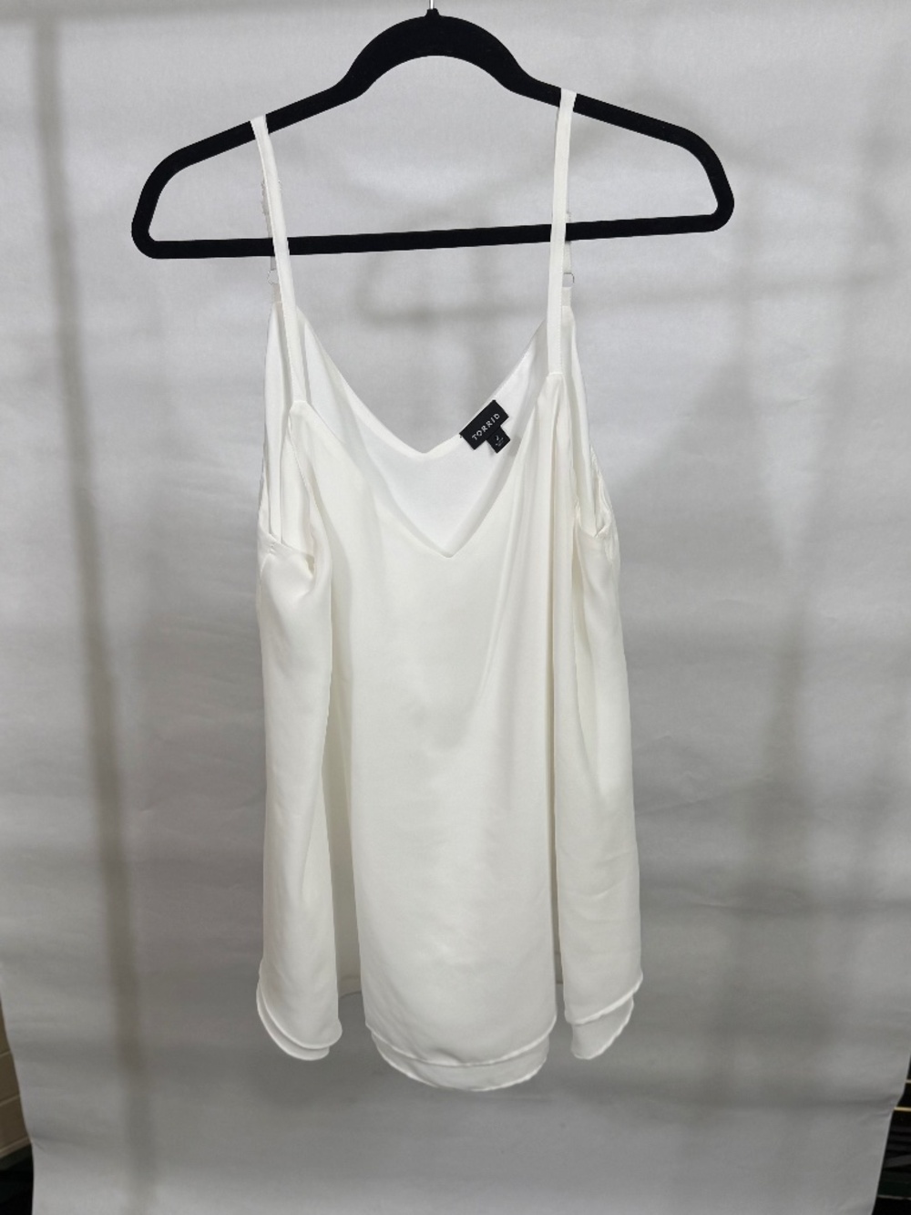 Torrid White Chiffon Camisole - Size 2 (18/20 equivalent)
